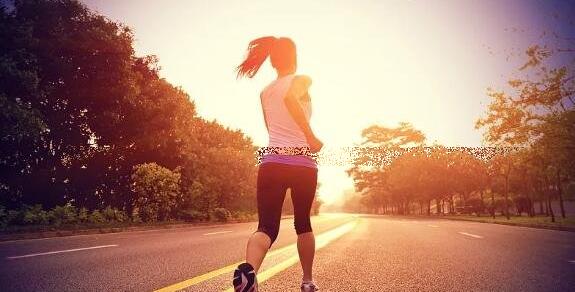 晨跑和夜跑哪个更减肥，晨跑更健康(还能养成早睡好习惯)